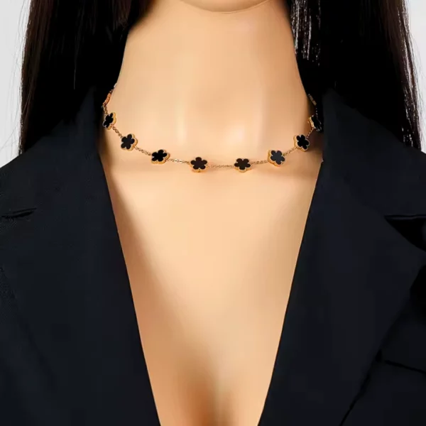 Collier trefle noir Mélanie