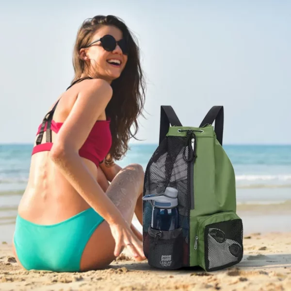 Sac à dos de plage en maille – Ultra léger et respirant, idéal pour serviettes mouillées et sable – Image 4