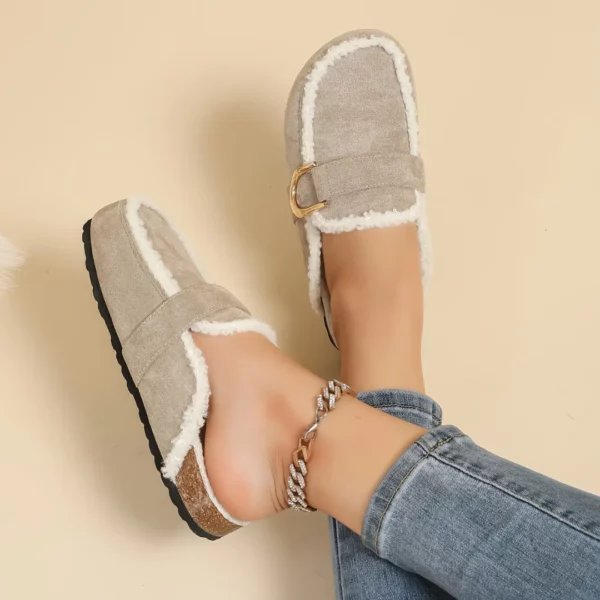 Mules fourrées suédine boucle dorée – Image 2