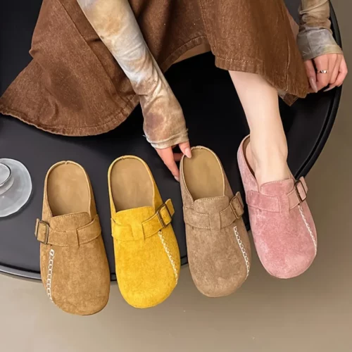Mules suédine boucle chaîne décorative