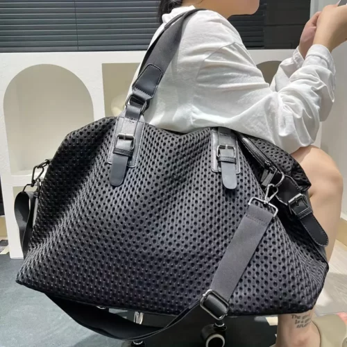 Sac week-end femme en nylon imperméable noir avec bandoulière amovible