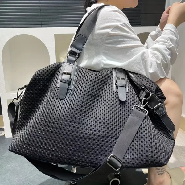 Sac week-end femme en nylon imperméable noir avec bandoulière amovible