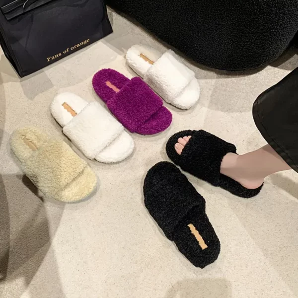 Chaussons femme en peluche douce – confort moelleux pour intérieur cosy