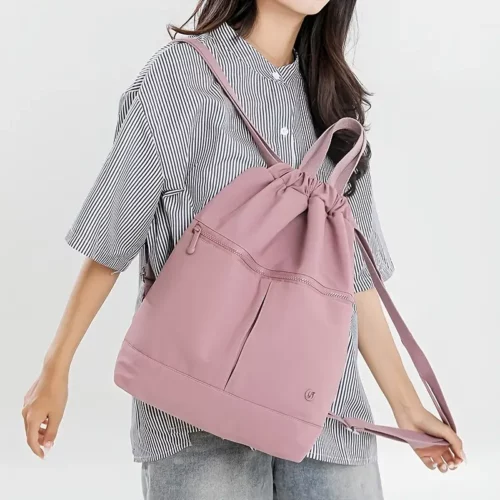 Sac à dos femme léger en nylon – style urbain imperméable et fonctionnel