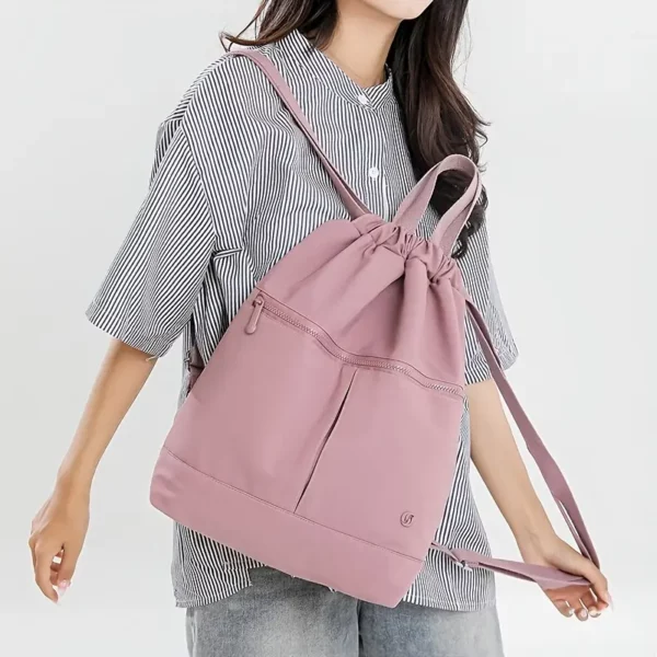 Sac à dos femme léger en nylon – style urbain imperméable et fonctionnel
