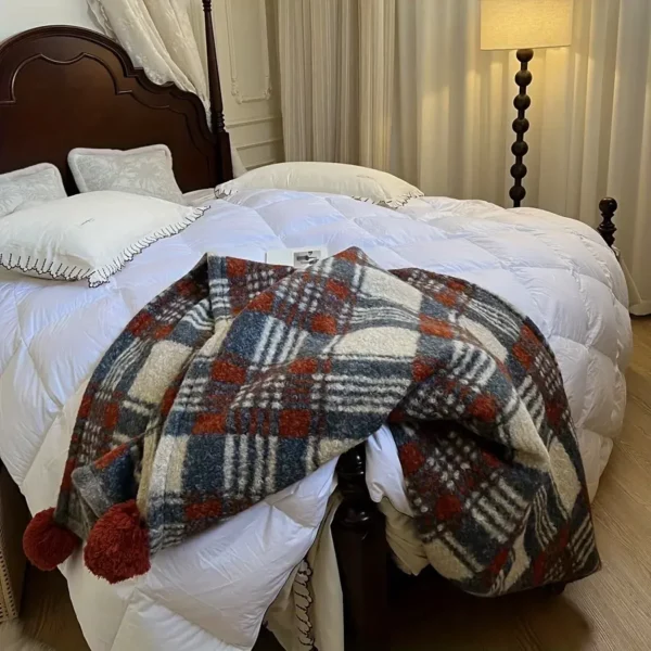 Plaid de Noël doux à carreaux rouges avec pompons – ambiance chaleureuse garantie