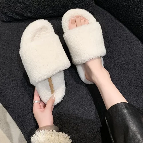 Chaussons femme en peluche douce – confort moelleux pour intérieur cosy