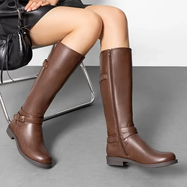 Bottes cavalières femme en cuir style western avec talon plat et boucle rétro