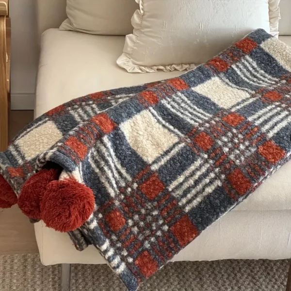 Plaid de Noël doux à carreaux rouges avec pompons – ambiance chaleureuse garantie