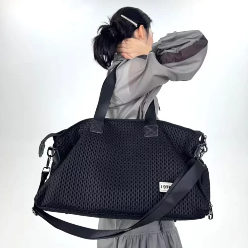 Sac de sport femme avec compartiment chaussures – nylon résistant et design urbain
