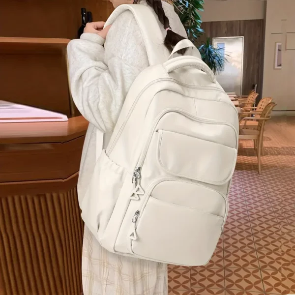 Sac à dos léger femme en nylon imperméable – style urbain et décontracté