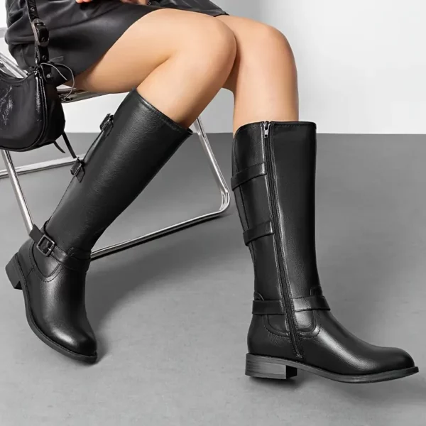 Bottes cavalières femme à talon plat – cuir PU marron avec boucle élégante