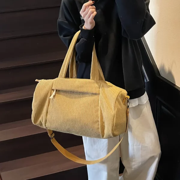 Sac week-end femme en velours côtelé – élégant et pratique pour vos voyages