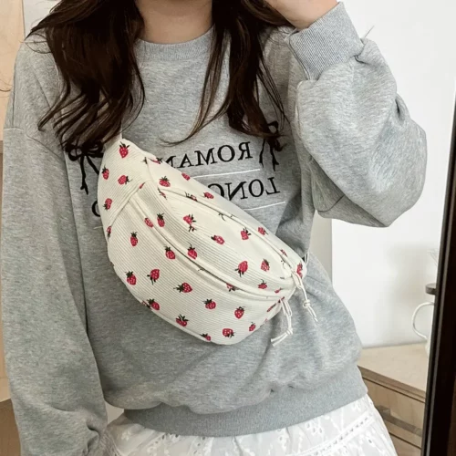 Sac banane femme en velours côtelé motif fraise – bandoulière tendance quotidienne