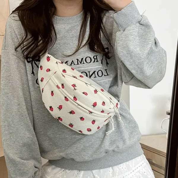 Sac banane femme en velours côtelé motif fraise – bandoulière tendance quotidienne