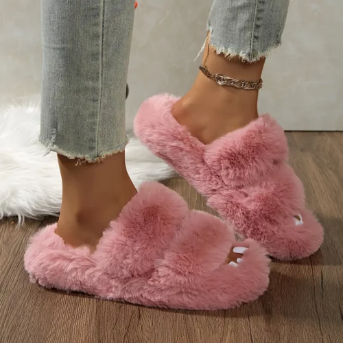 Chaussons femme en fausse fourrure avec bride croisée et semelle épaisse antidérapante