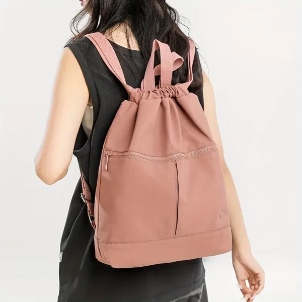 Sac à dos femme léger en nylon – style urbain imperméable et fonctionnel