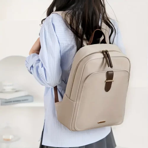 Sac à dos femme nylon léger avec poches zippées – style urbain sécurisé