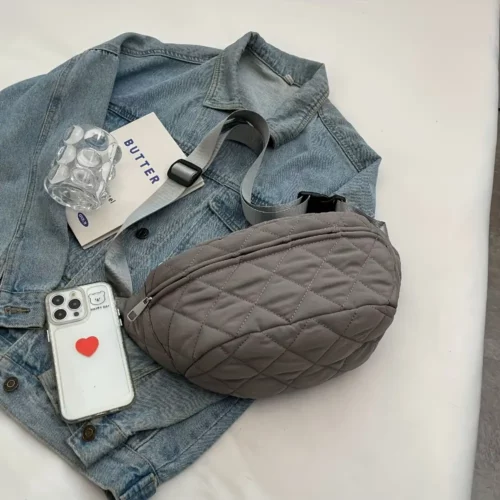Sac banane femme en velours matelassé – style tendance avec bandoulière ajustable