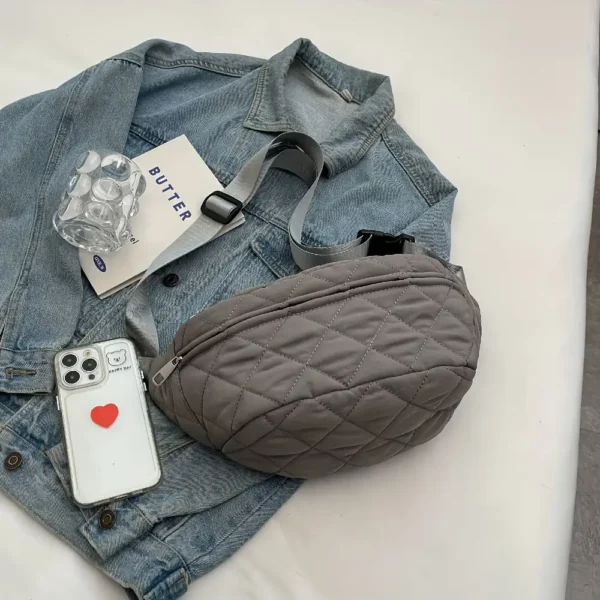 Sac banane femme en velours matelassé – style tendance avec bandoulière ajustable