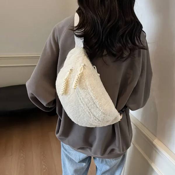 Sac banane en velours peluche femme – porté poitrine tendance et décontracté