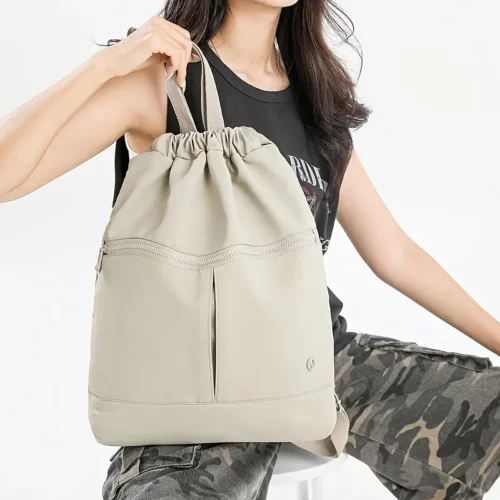 Sac à dos femme léger en nylon – style urbain imperméable et fonctionnel