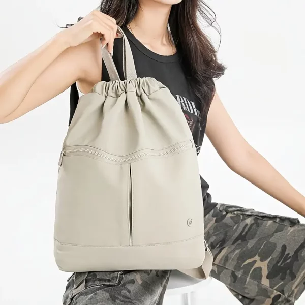 Sac à dos femme léger en nylon – style urbain imperméable et fonctionnel