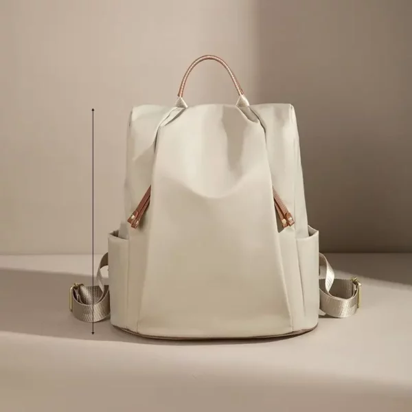 Sac à dos femme en nylon léger – design élégant et durable pour ville et voyage