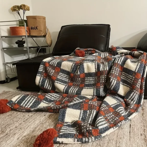 Plaid de Noël doux à carreaux rouges avec pompons – ambiance chaleureuse garantie