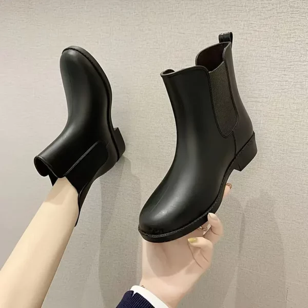 Bottes de pluie femme basses en caoutchouc élégant – style chic imperméable