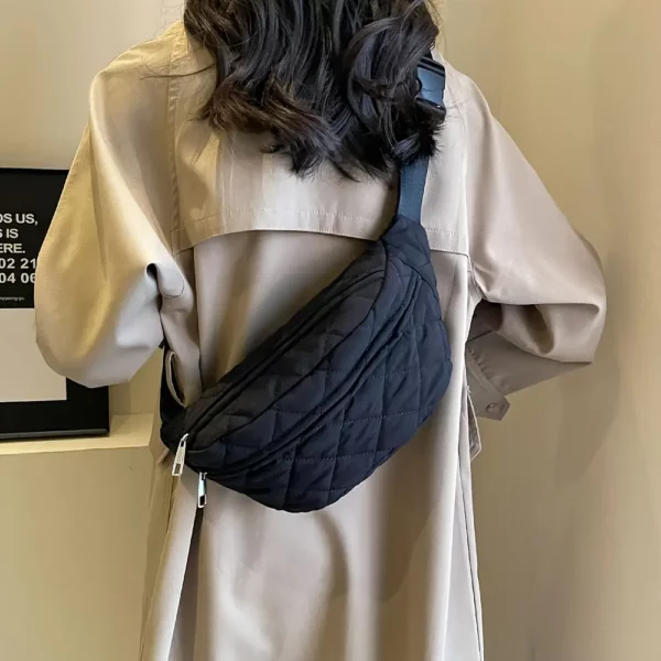 Sac banane femme en velours matelassé – style tendance avec bandoulière ajustable