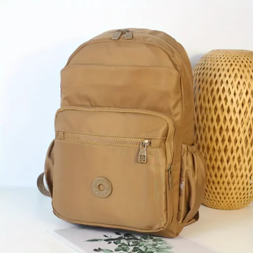 Sac à dos femme léger en nylon résistant – design anti-vol et compartiments multiples