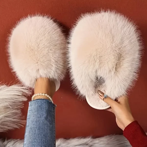 Pantoufles femme en fausse fourrure – chaussons confort douillets intérieur