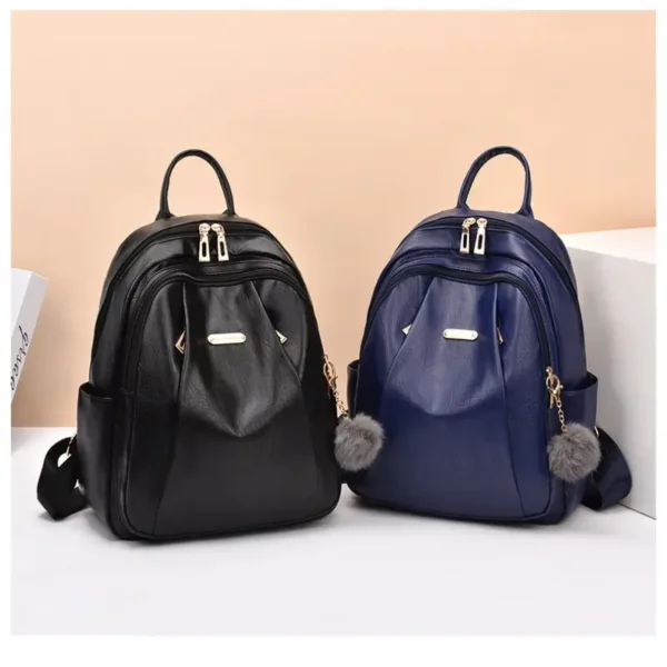 Sac à dos femme léger et élégant – polyester résistant avec pompon déco