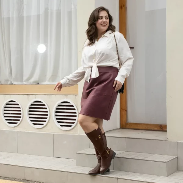 Bottes cavalières femme en cuir avec boucle – talon plat et zip latéral