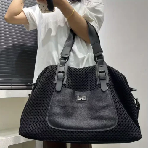 Sac week-end femme en nylon imperméable – bandoulière ajustable et poche avant
