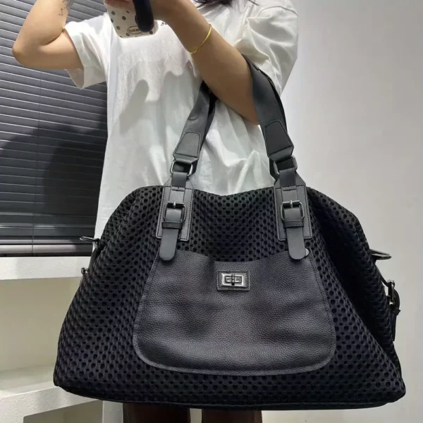 Sac week-end femme en nylon imperméable – bandoulière ajustable et poche avant
