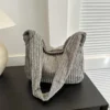 Sac bandoulière en velours côtelé pour femme – design élégant avec zip sécurisé
