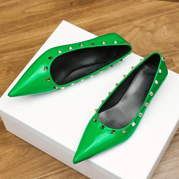 Chaussures femme bout pointu talon bas – élégantes et confortables pour mariage