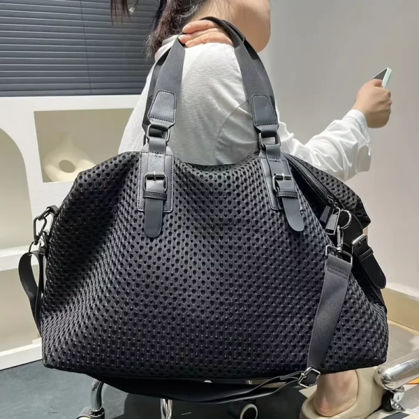 Sac week-end femme en nylon imperméable noir avec bandoulière amovible