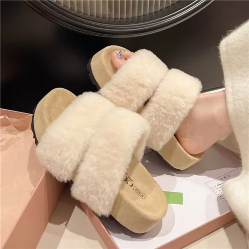 Chaussons femme en fausse fourrure doux et antidérapants pour intérieur cosy