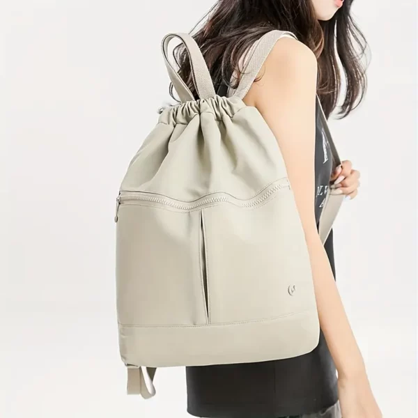 Sac à dos femme léger en nylon – style urbain imperméable et fonctionnel