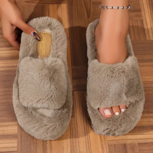 Chaussons femme en fausse fourrure douce – semelle épaisse confort intérieur