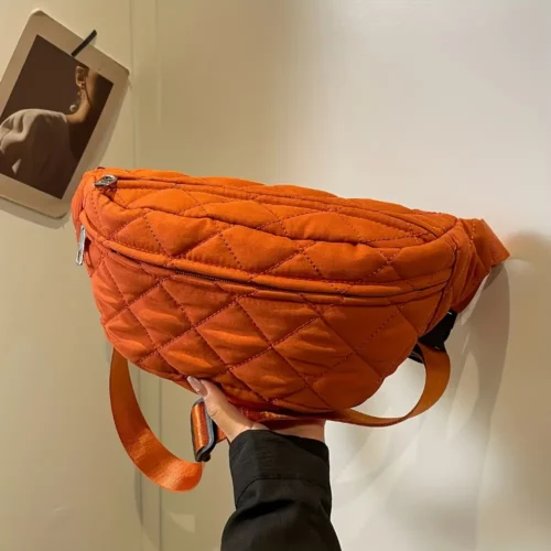 Sac banane femme en velours matelassé – style tendance avec bandoulière ajustable