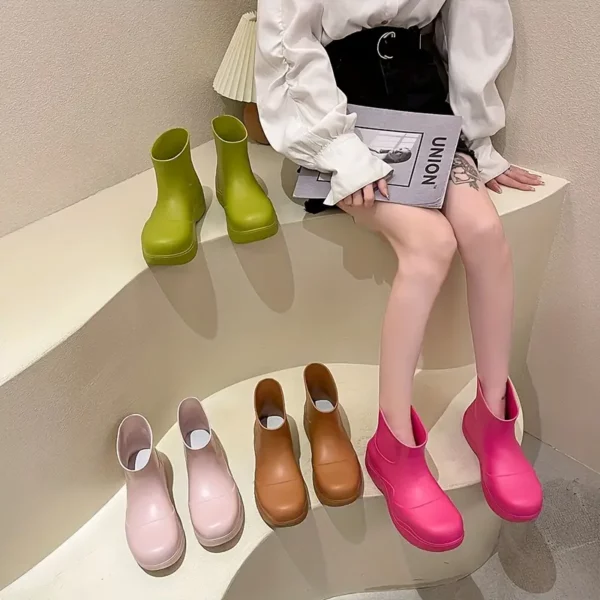 Bottes de pluie femme en caoutchouc – style chic à enfiler avec semelle épaisse