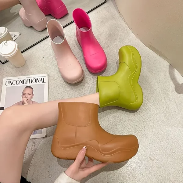Bottes de pluie femme en caoutchouc – style chic à enfiler avec semelle épaisse