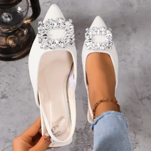 Sandales à petit talon pour mariage femme – bout pointu et strass élégants