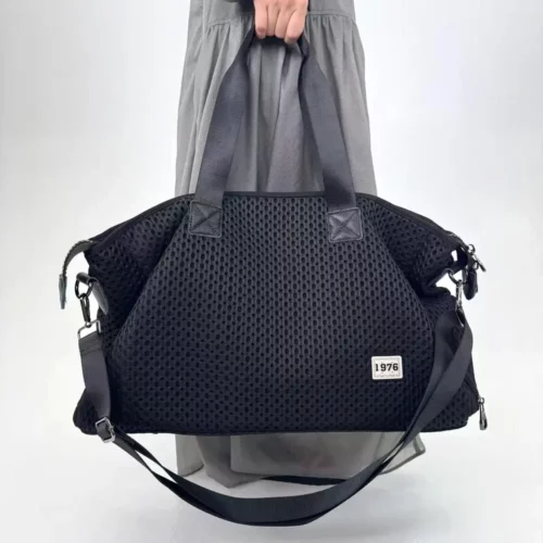 Sac de sport femme avec compartiment chaussures – nylon résistant et design urbain