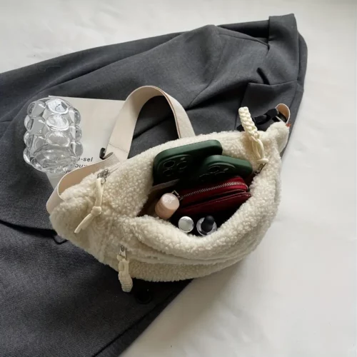 Sac banane en velours peluche femme – porté poitrine tendance et décontracté