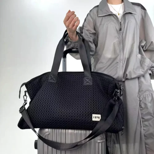 Sac de sport femme avec compartiment chaussures – nylon résistant et design urbain